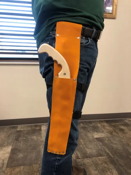 LEATHER SAW SHEATH WITH LEG STRAPS FOR 13" SAW